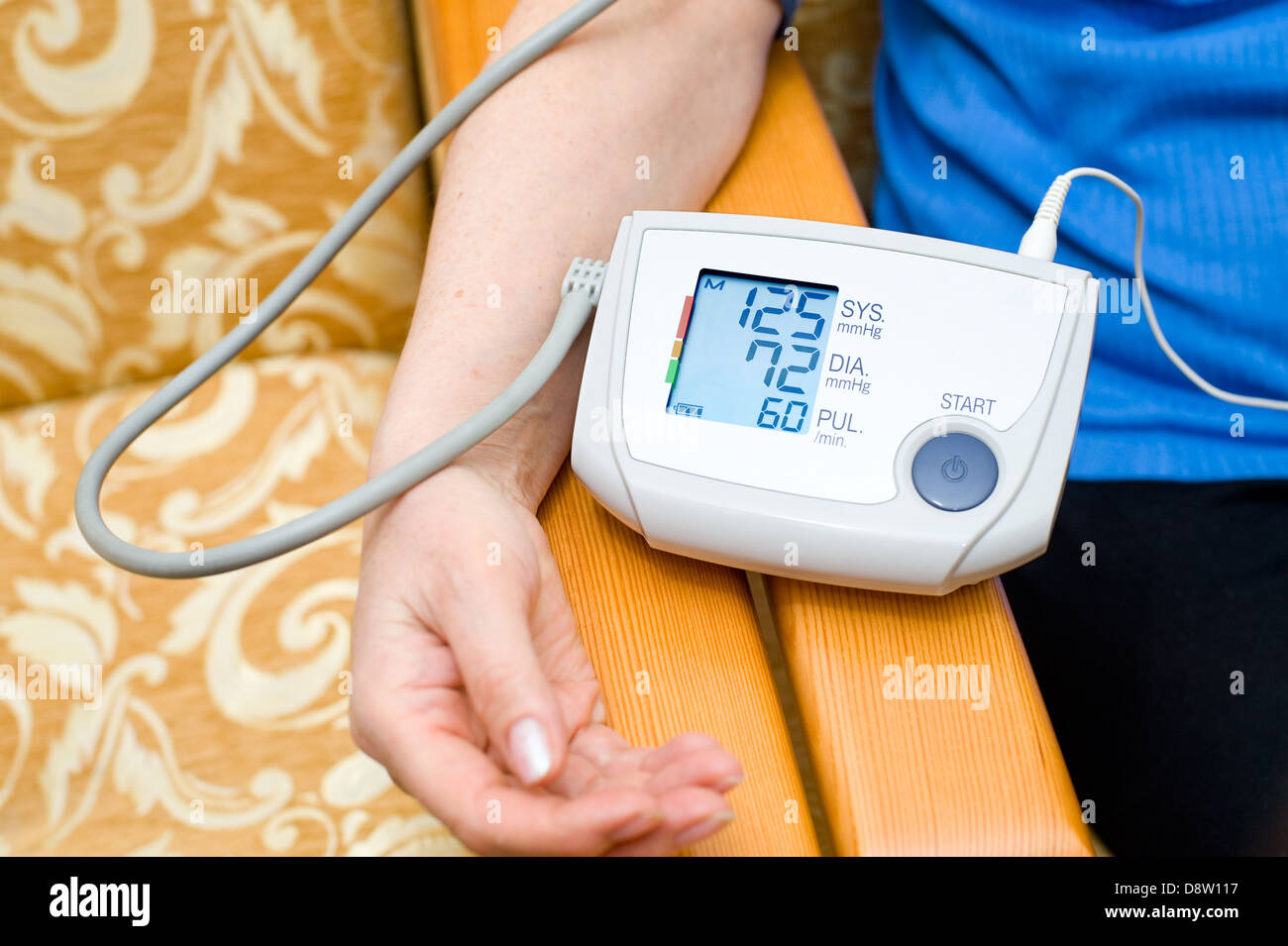 Medición de la presión arterial Foto de stock