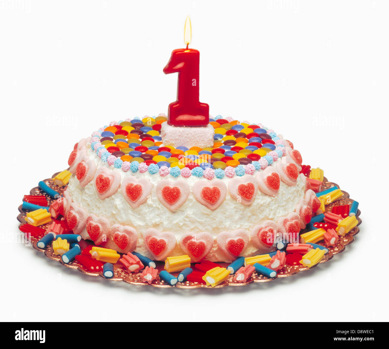 Pastel de cumpleaños para 1 año el pastel está decorado con una