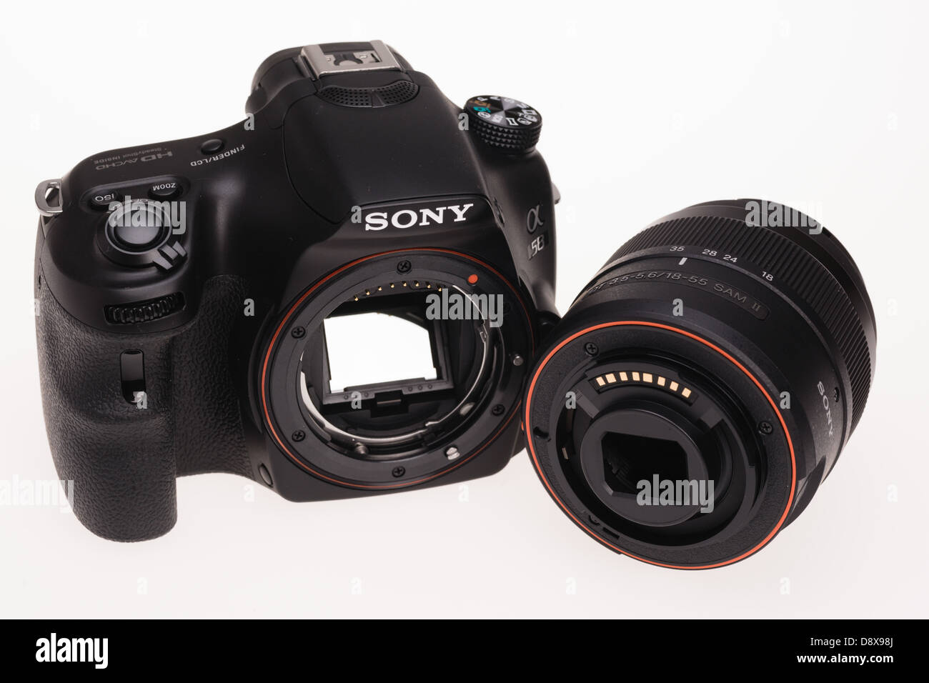 Sony Alpha 58 sistema digital camera - cuerpo de plástico y lentes monturas de bayoneta Fotografía de stock -