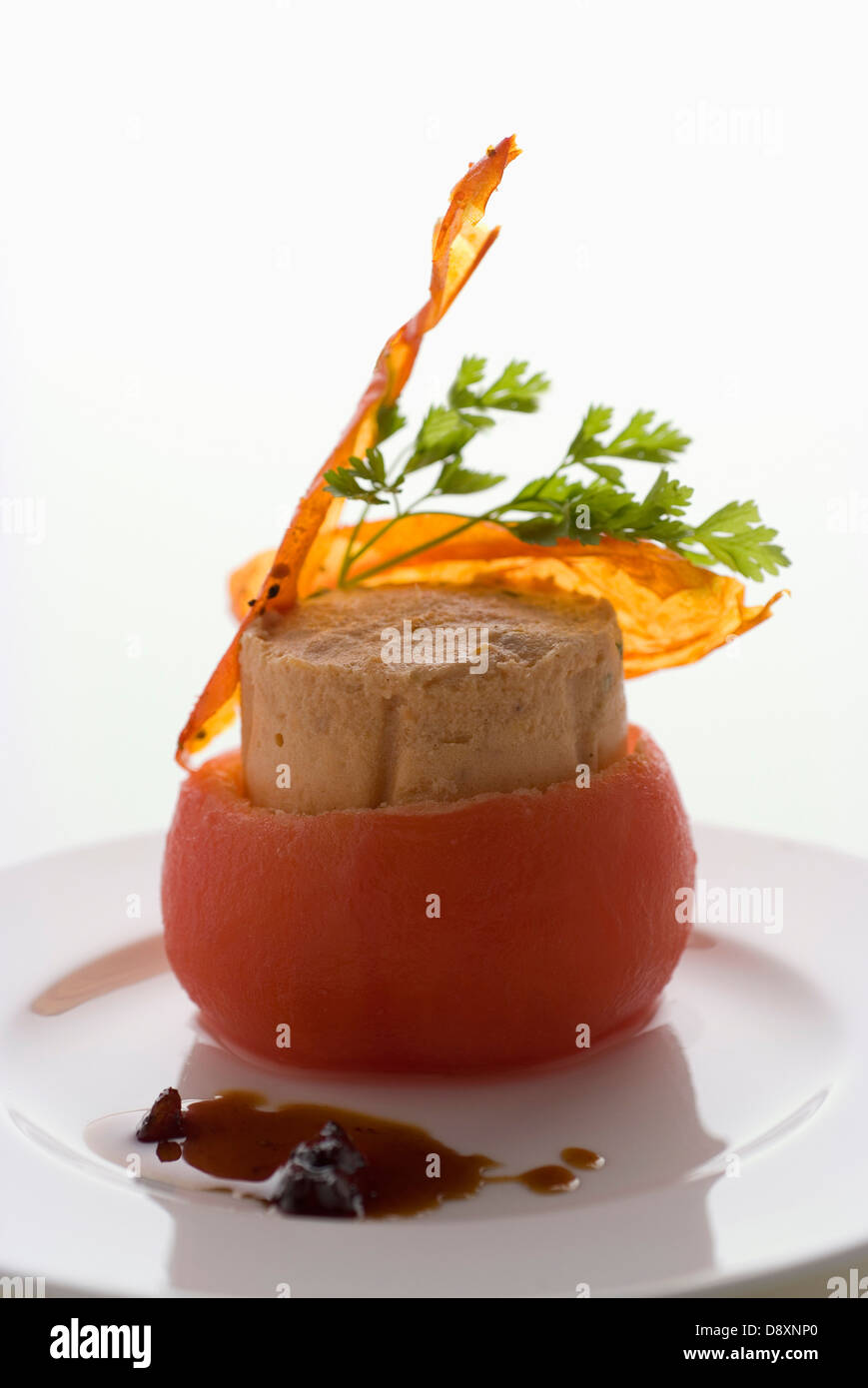 Soufflé de atún servida en un tomate Foto de stock