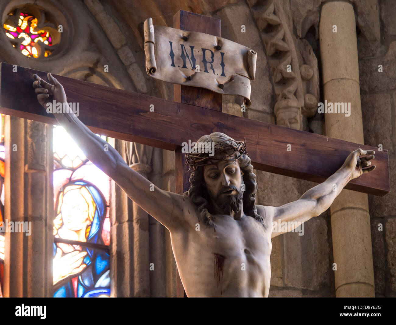 La antigua estatua de Jesucristo crucificado Fotografía de stock Alamy