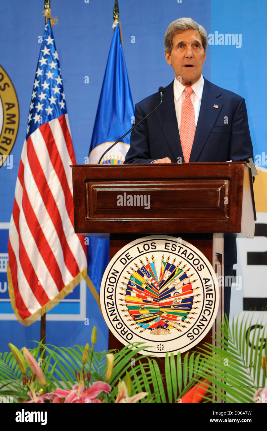 Secretario Kerry sostiene una conferencia de prensa Foto de stock