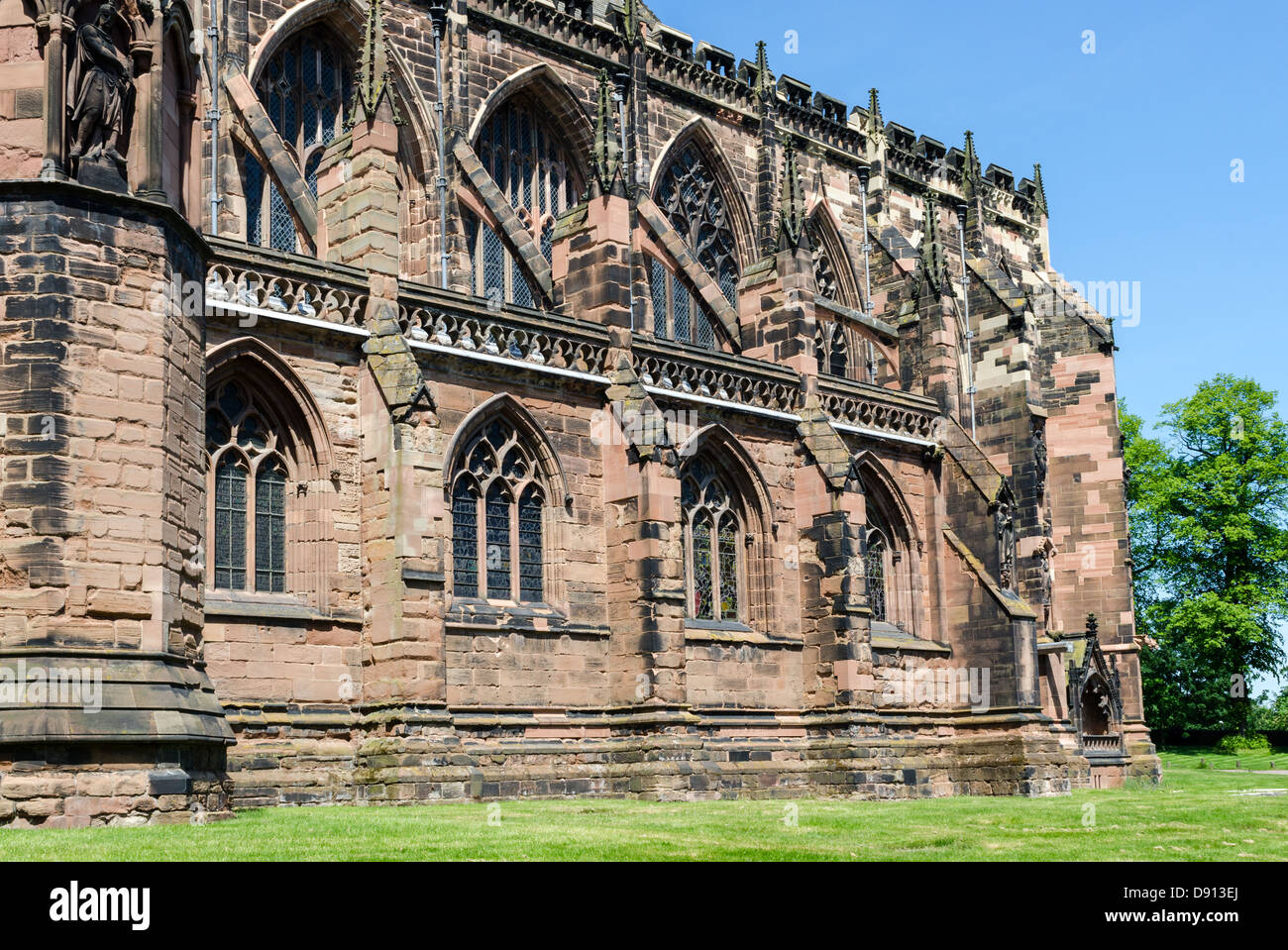 La arquitectura gótica de la Catedral de Lichfield, que está construido en piedra arenisca Foto de stock