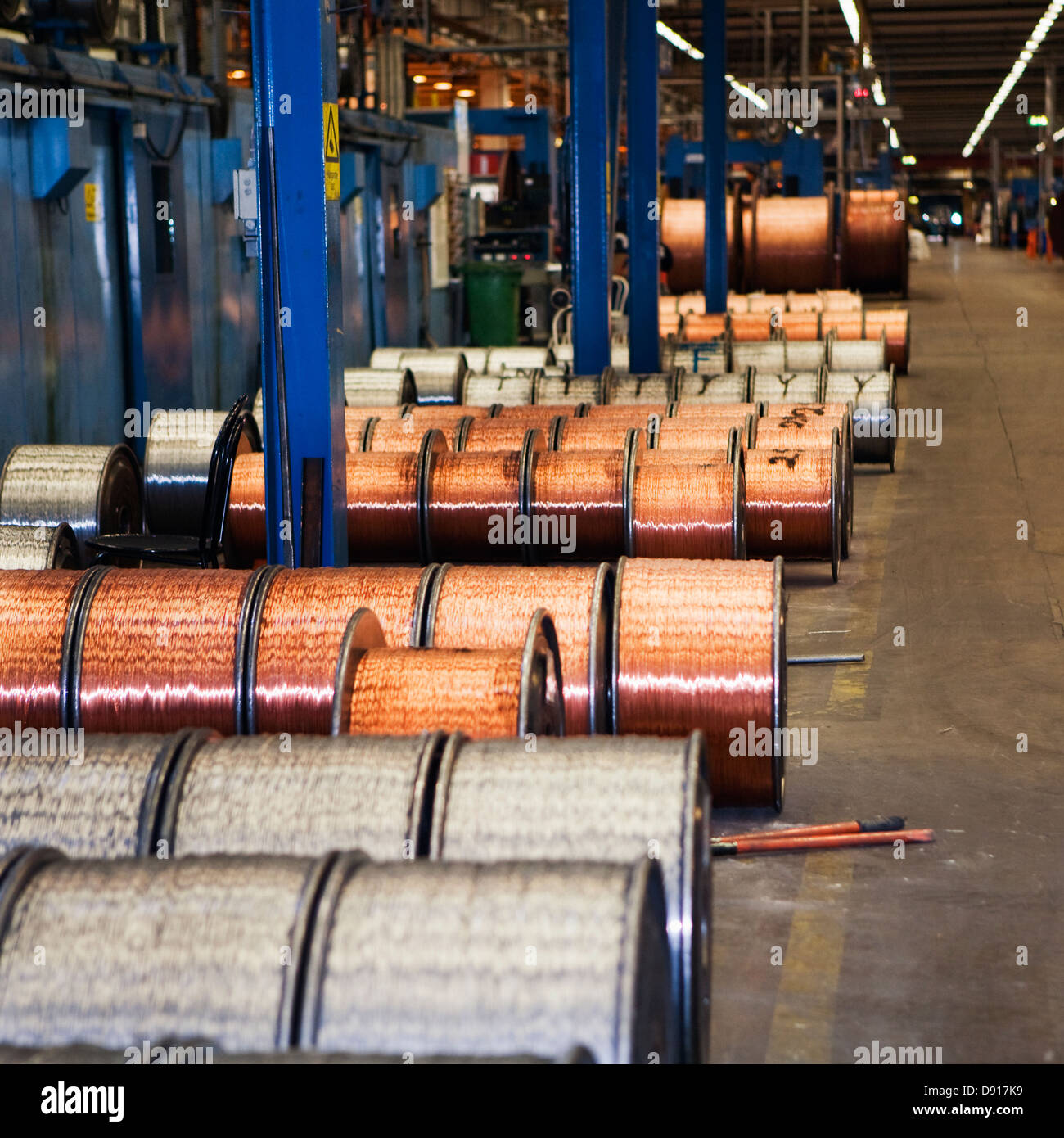 Los cables eléctricos en una fábrica, Nassjo, Suecia Fotografía de stock -  Alamy