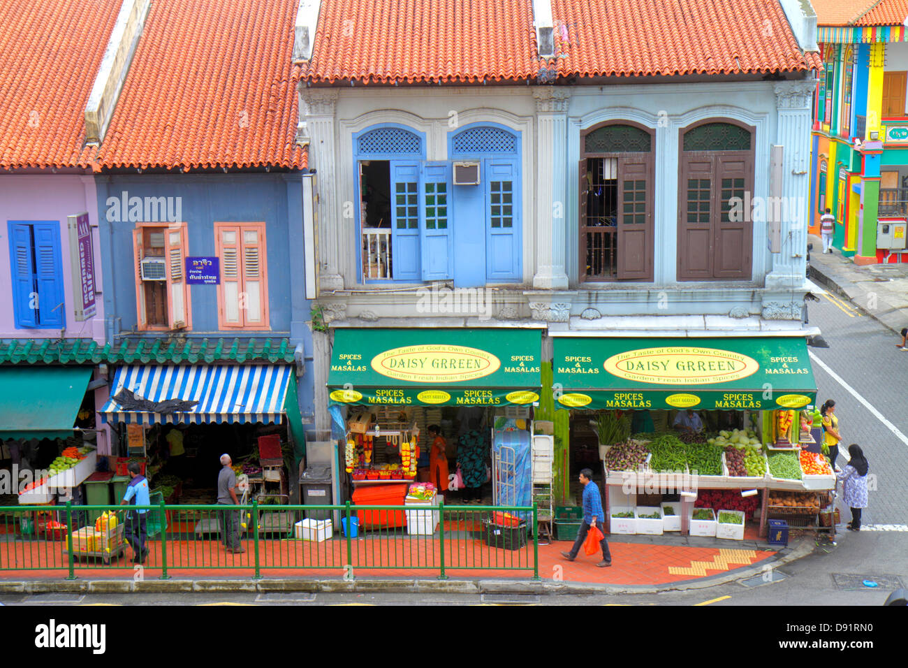 Singapur Little India,Buffalo Road,dos pisos,tiendas,shophouse,red clay teja,negocios,districto,Sing130206048 Foto de stock