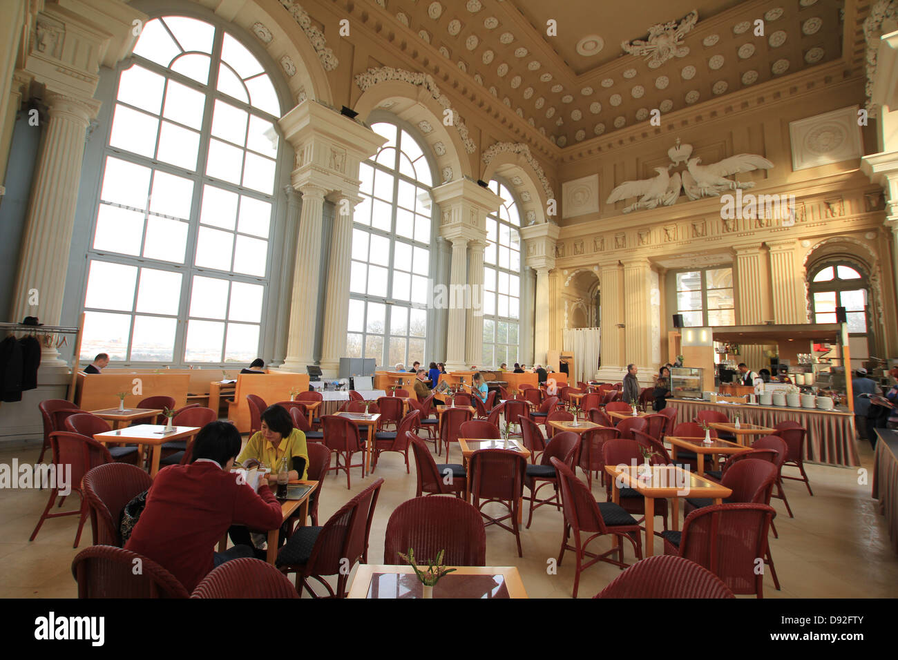 El interior del Cafe Gloriette en parque Schönbrunn, Viena, Austria Foto de stock