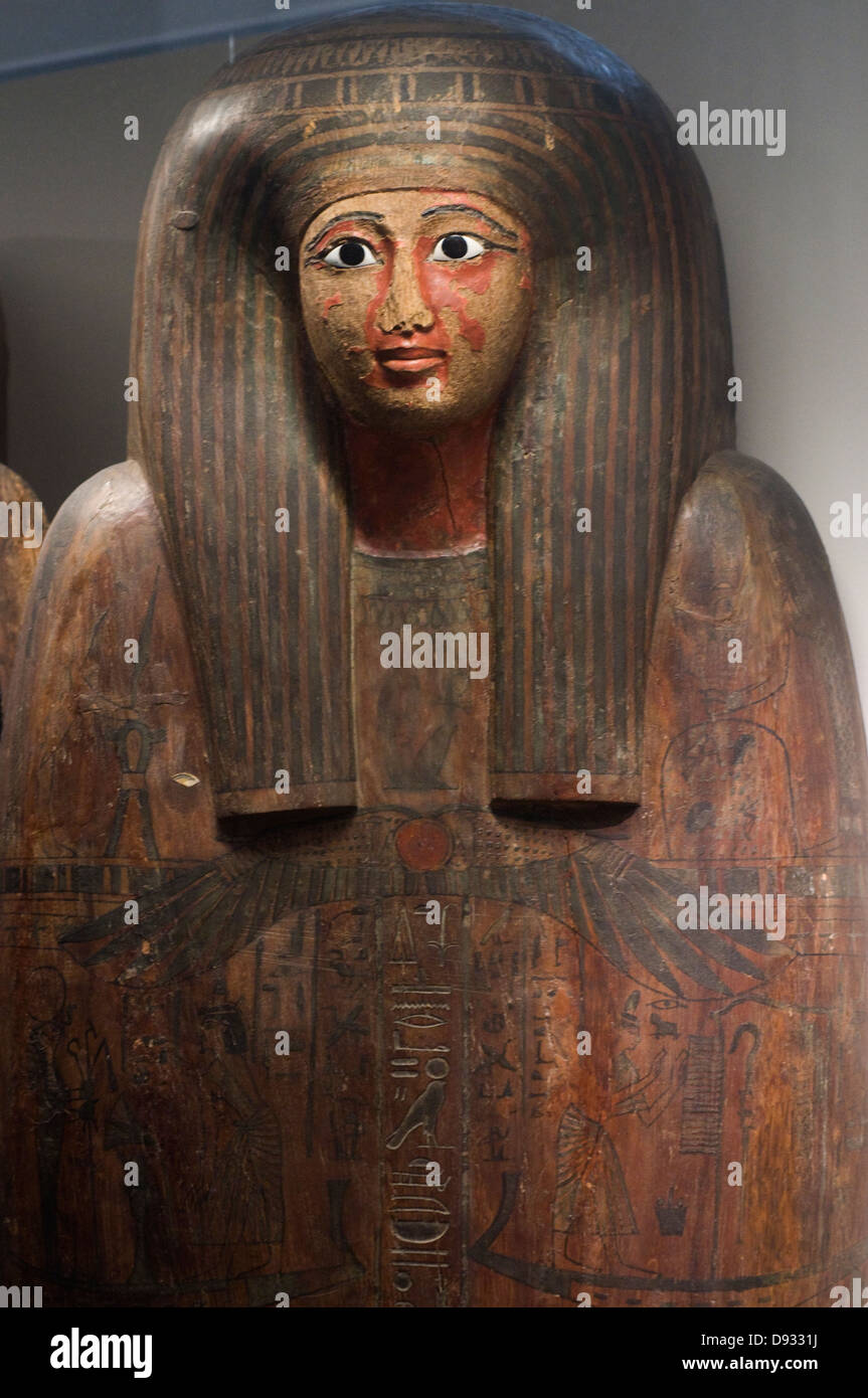 Ataúd de Padiouf, sacerdote de Amón alrededor de 750 - 650 A.C. Museo del Louvre Foto de stock