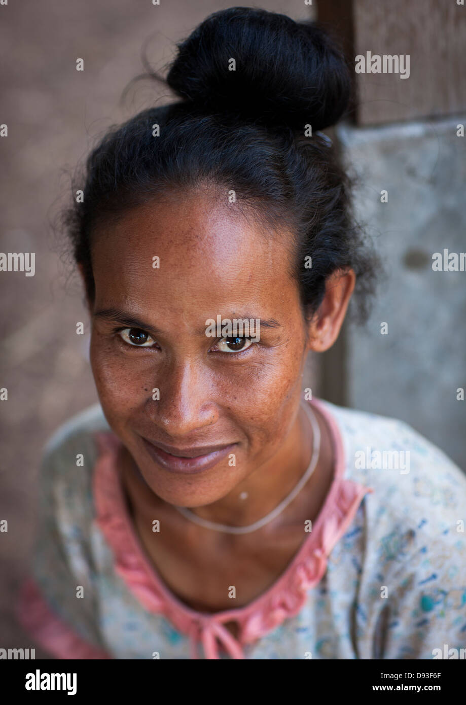 Bru mujer minoritaria, Phonsaad, Laos Foto de stock