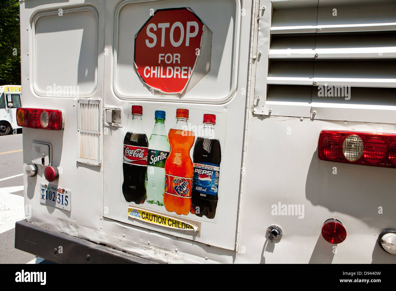 Parada para los niños firmar y Soda pop ad sobre camión proveedor de alimentos - EE.UU. Foto de stock