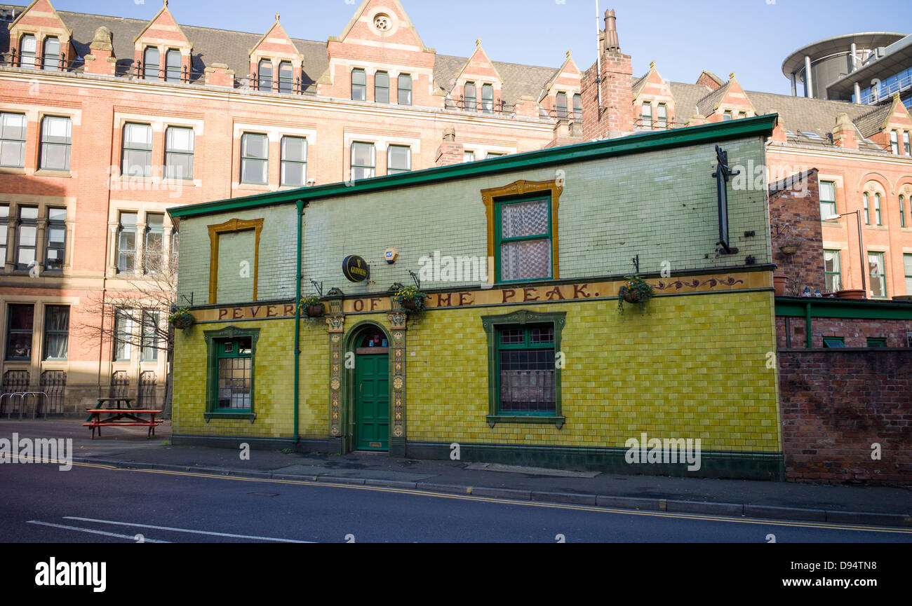 Pub catalogado de grado 2 en Manchester Peveril del pico Foto de stock