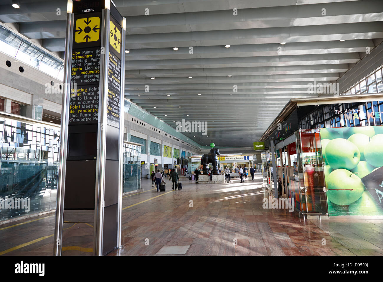 Airport barcelona terminal fotografías e imágenes de alta resolución - Alamy