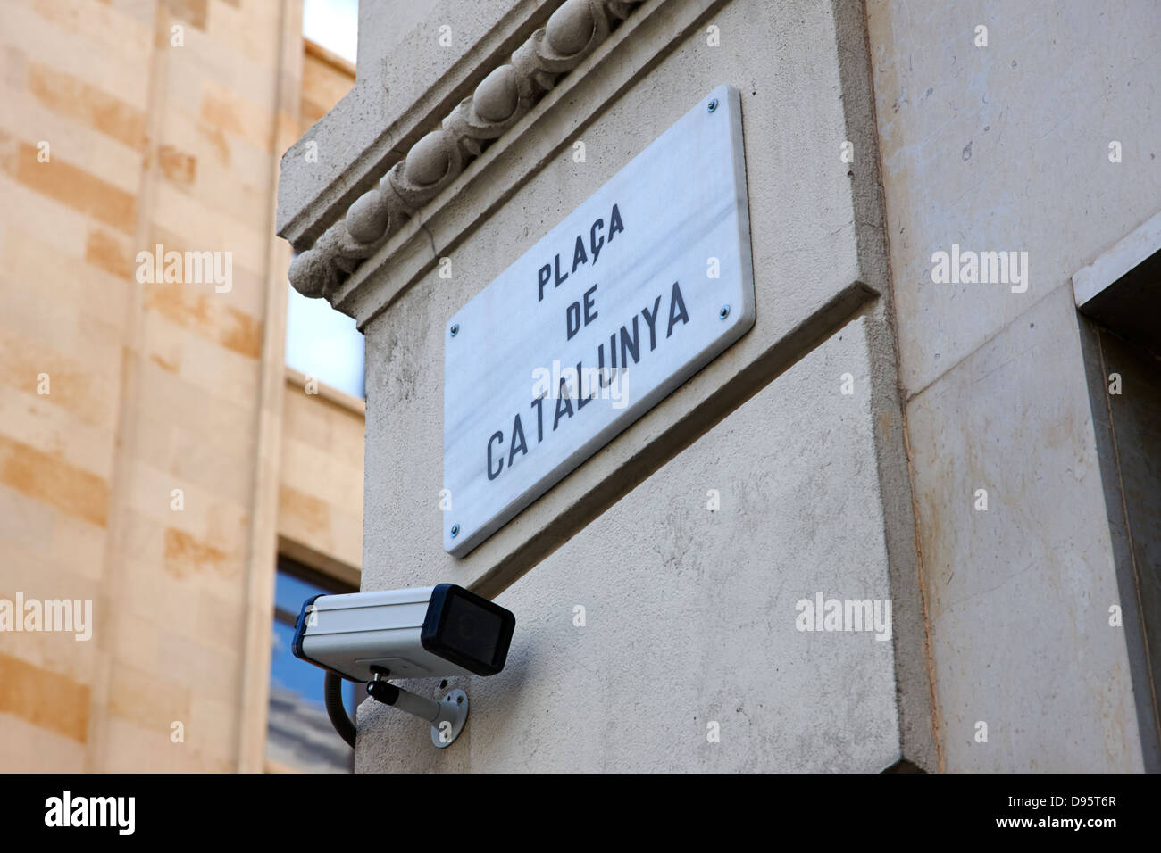 Cctv cámaras de seguridad en la plaça de Catalunya, Barcelona, Cataluña, España Foto de stock