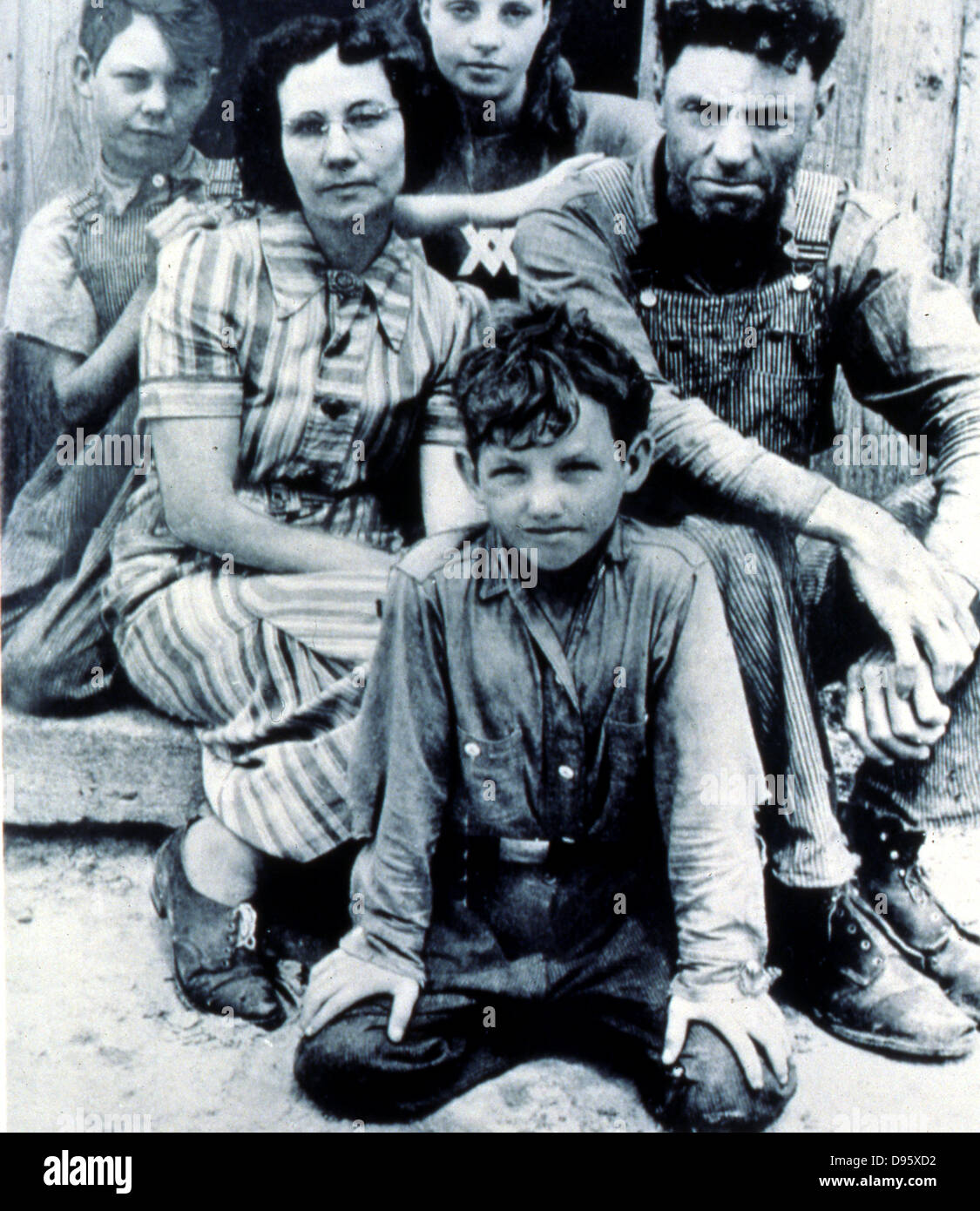 La familia estadounidense durante la Gran Depresión, la regulación económica, c1938. Foto de stock