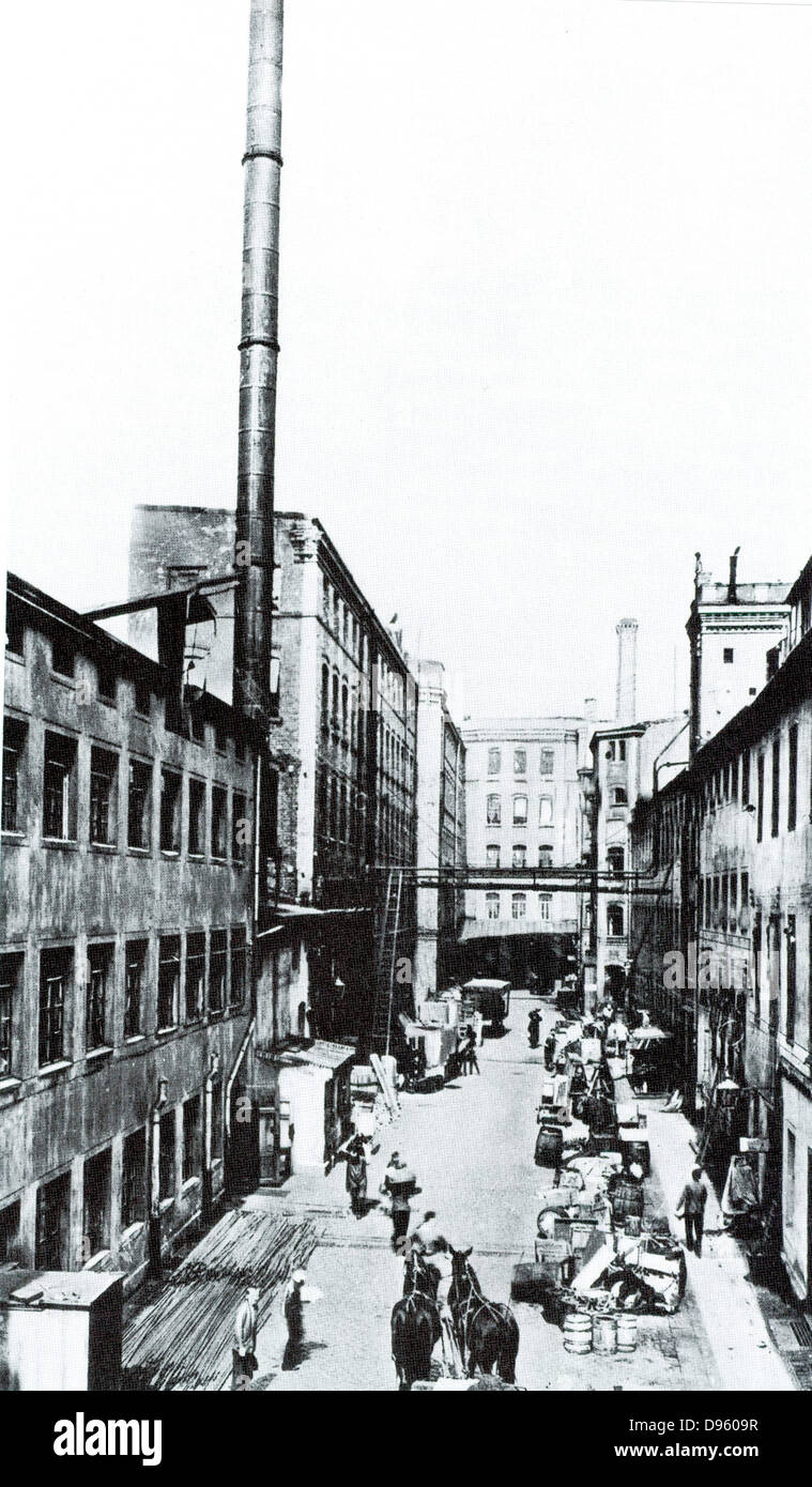 Fábrica de Siemens, Markgrafen Strasse, Berlín, c1900. Siemens Hermanos produce equipos de telegrafía eléctrica desde 1847 y a través del siglo XIX ampliaron sus obras de ingeniería eléctrica. Foto de stock