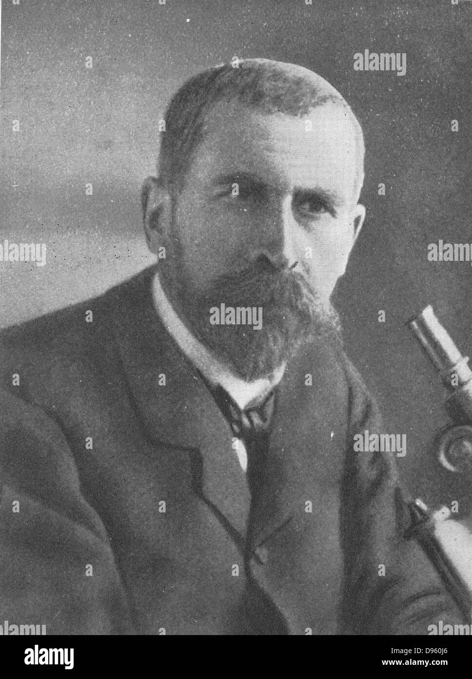 (Pierre-Paul) Emile Roux (1853-1933) bacteriólogo francés, asistente de Louis Pasteur. En 1894, con Yersin, descubrió que el tratamiento no tóxico para la difteria. Foto de stock
