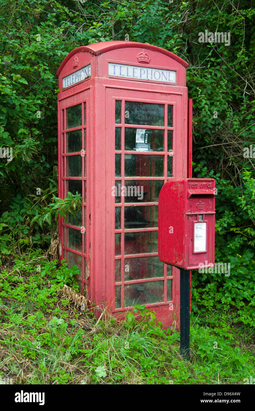 Teléfono y caja postbox, Escocia, Gran Bretaña, Europa , Telefonzelle und Briefkasten, Schottland, Grossbritannien, Europa Foto de stock