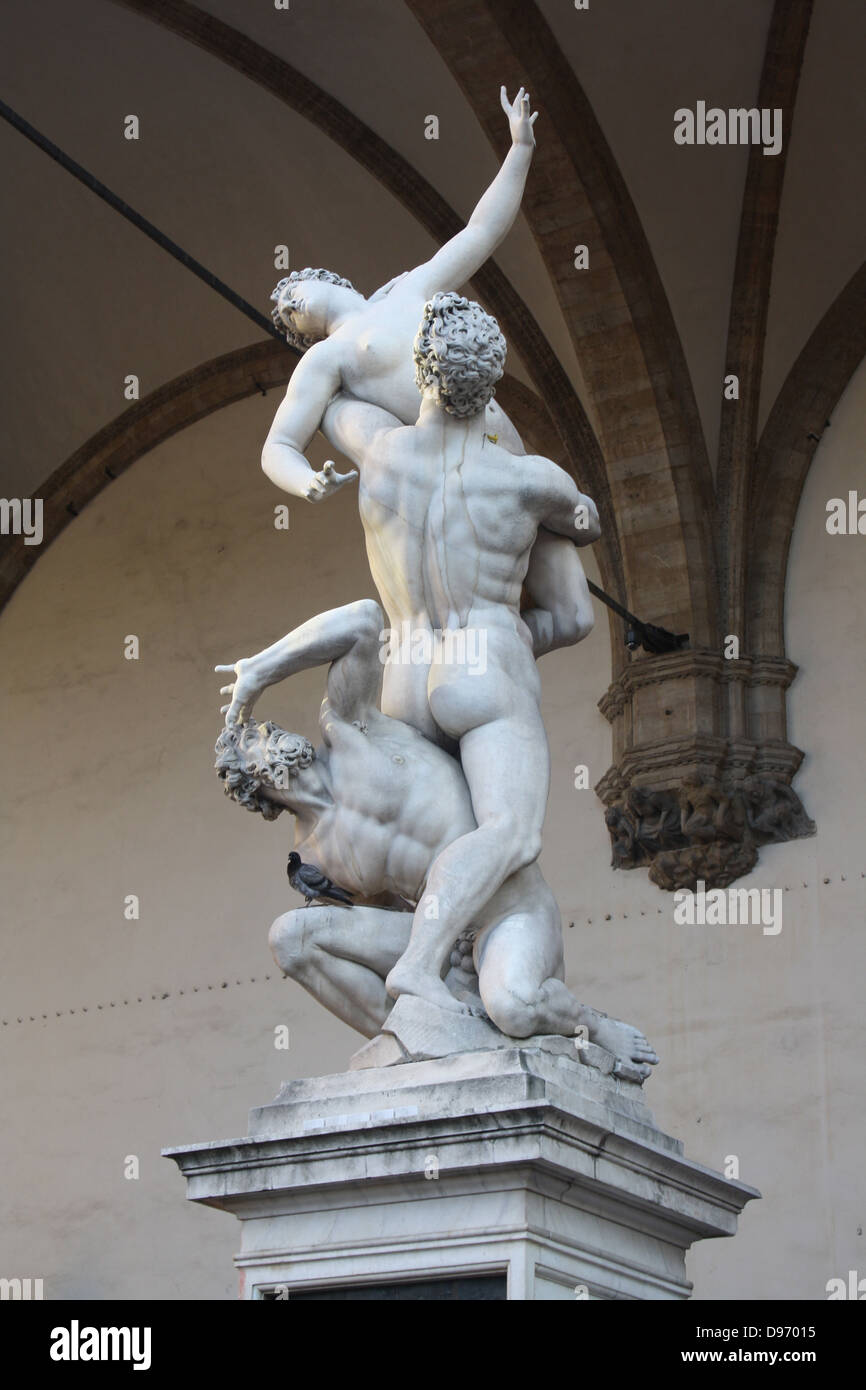El Rapto De Las Sabinas De Giambologna En La Loggia Dei Lanzi En Florencia Por Giambologna 1579 1583 Esta Escultura Es Considerada La Obra Maestra De Giambologna El Rapto De Las Sabinas Es
