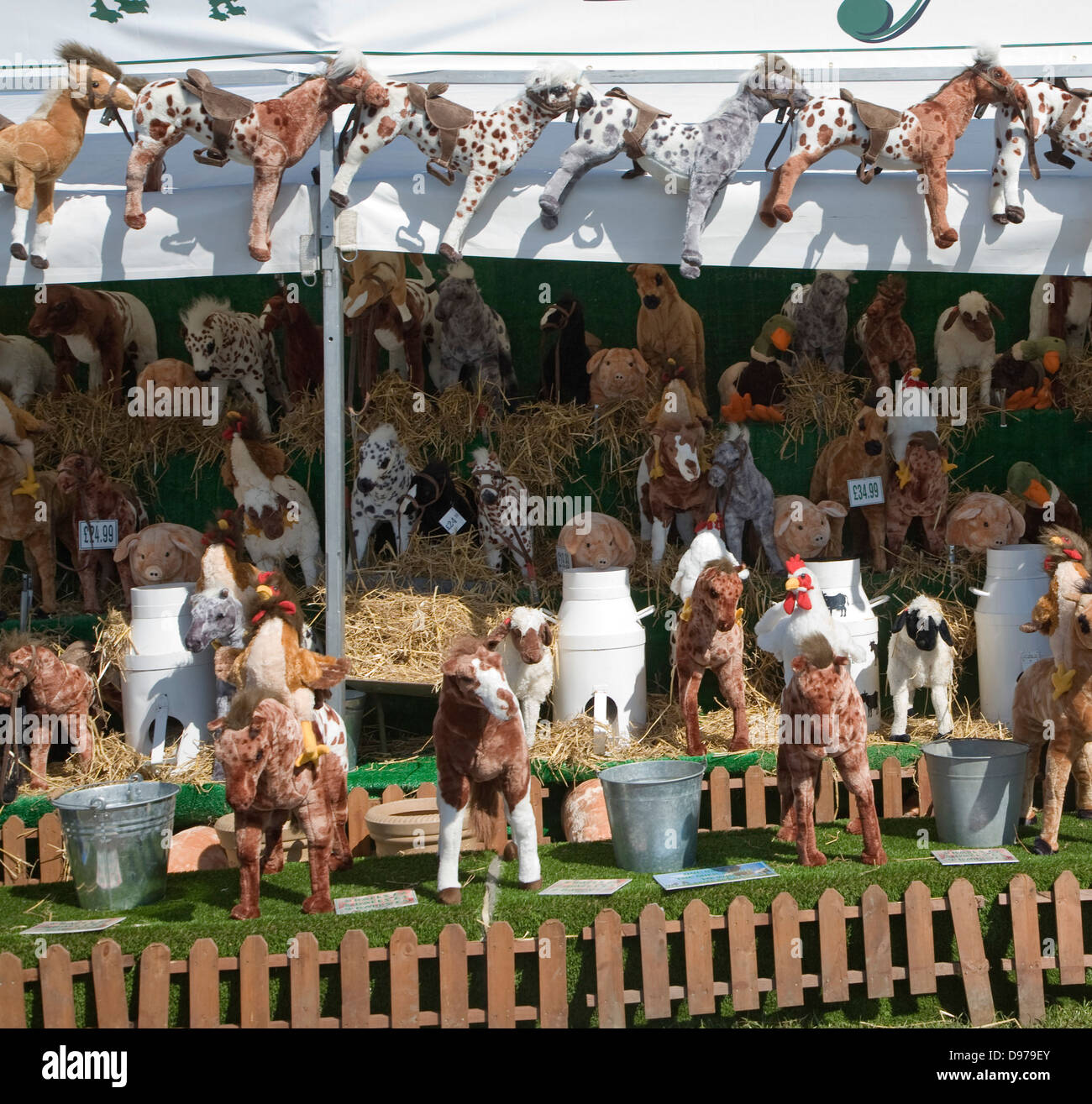 Corral novedades juguetes animales mostrar a mediados y West Suffolk show,  Stonham graneros, Suffolk, Inglaterra Fotografía de stock - Alamy
