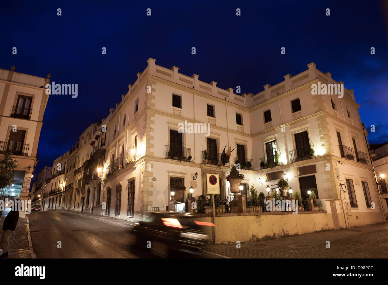 Calles del casco antiguo de Ronda (Andalucía, España) en la noche  Fotografía de stock - Alamy