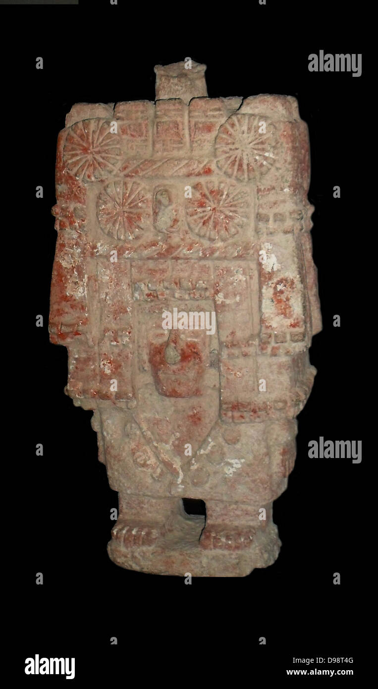 Tocado representa un templo o almacén de grano. Las flores talladas fueron dados como ofrendas. Anuncio 1300-1521 Azteca, México Foto de stock