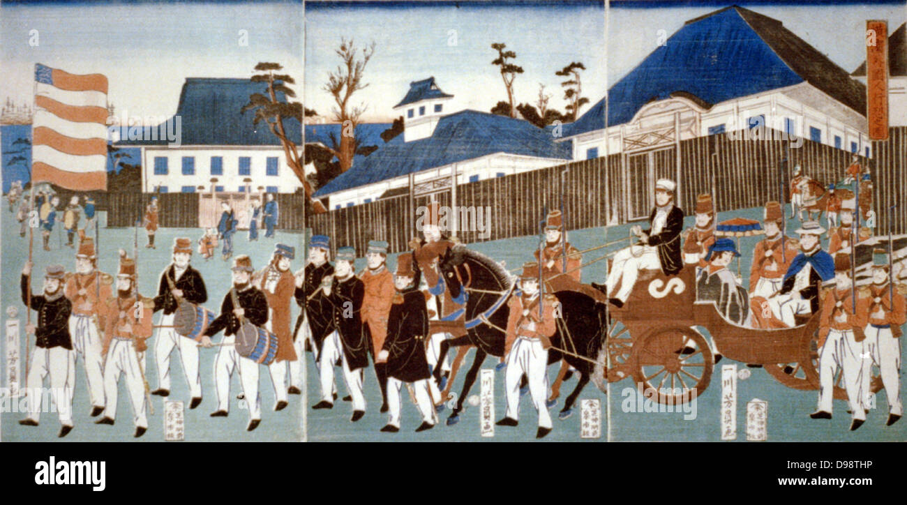 Tríptico mostrando un parde de extranjeros, Yokohama, en un carruaje tirado por caballos abierto y dirigido por el hombre que lleva las estrellas y rayas, y una banda militar,1861. Utagawa Yoshigawa actives (1850-1870) Japonés artista Ukiyo-e. Foto de stock