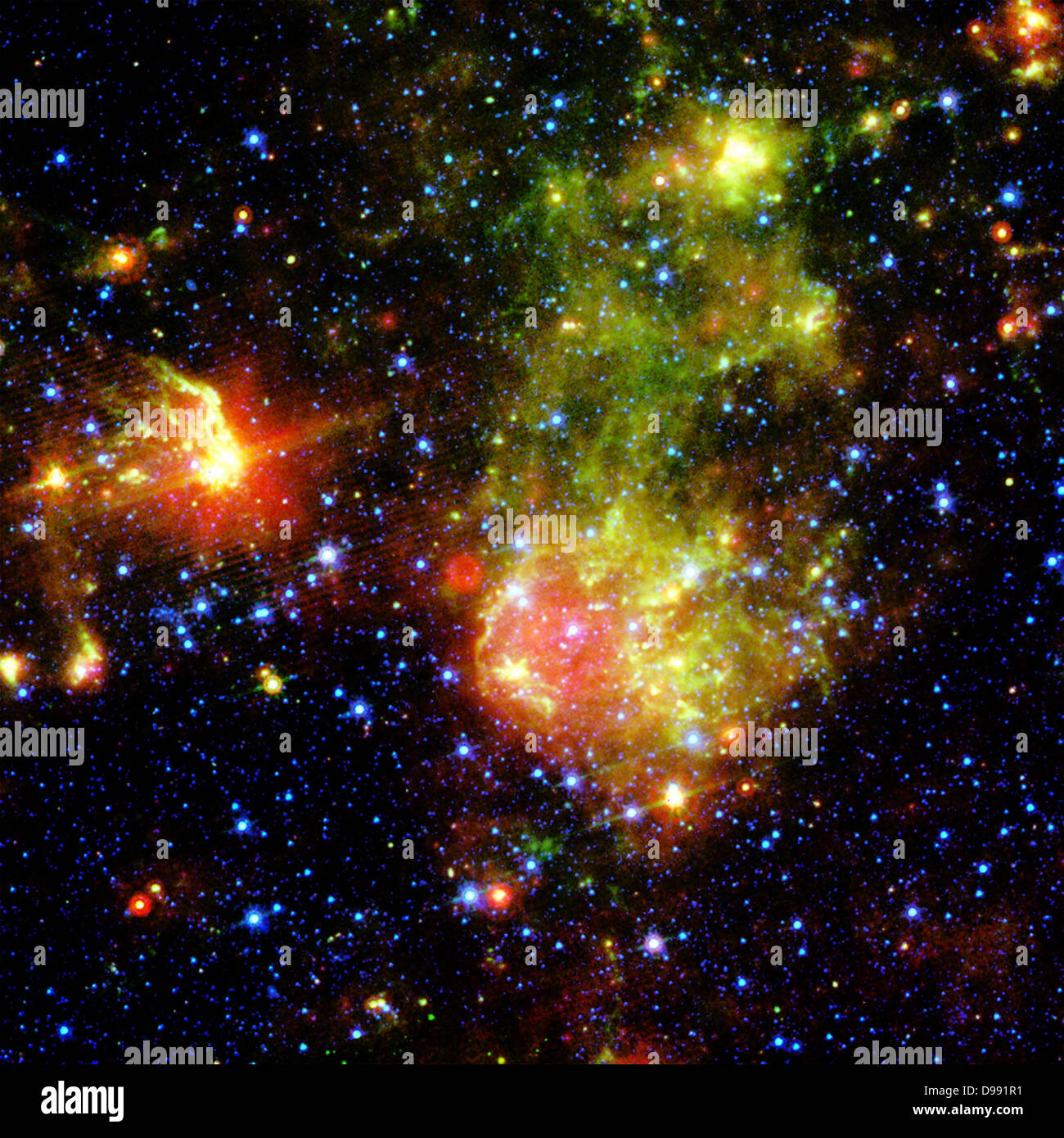Remanentes de Supernova 1E0102.2-7219 junto a la nebulosa N76 en una estrella brillante, formadora de región de la Pequeña Nube de Magallanes, ubicada a unos 200.000 años luz de la tierra. El crédito de la NASA. Ciencia astronomía Foto de stock