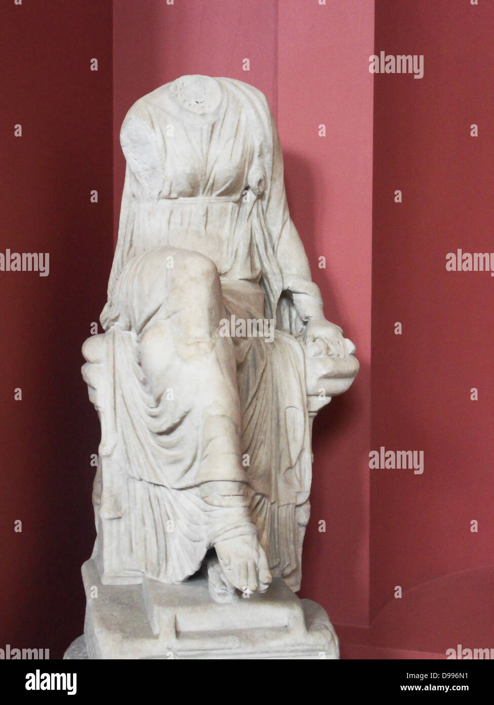 Asentado Muse (protectora de las ciencias y las artes. El griego del segundo siglo BC. Ashmolean Museum, Oxford Foto de stock