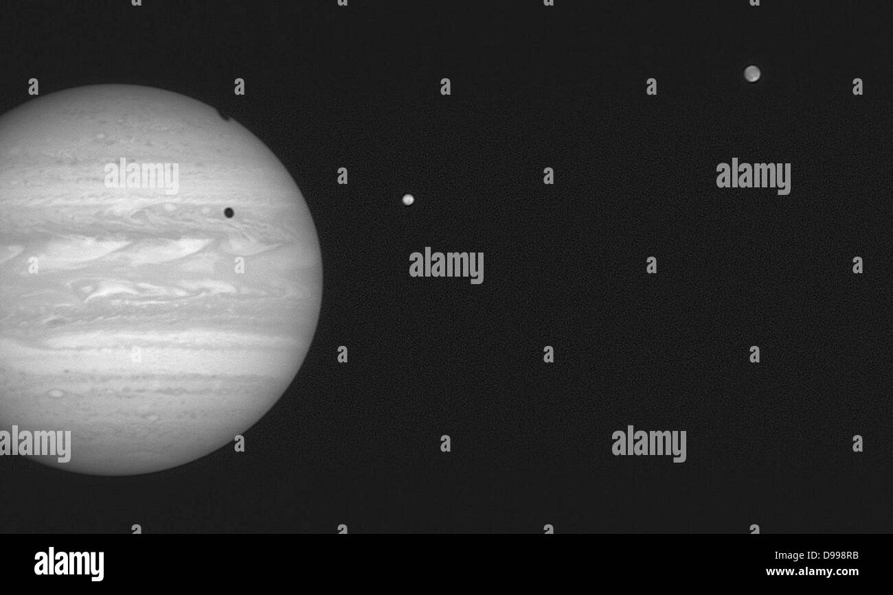 Los nuevos horizontes de largo alcance de Reconnaissance Imager (LORRI) tomó esta exposición de 4 milisegundo de Júpiter y de dos de sus lunas. Foto de stock