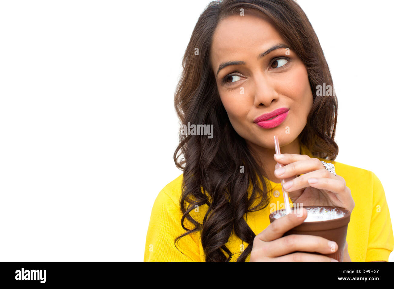 Close-up de una mujer bebiendo leche Foto de stock
