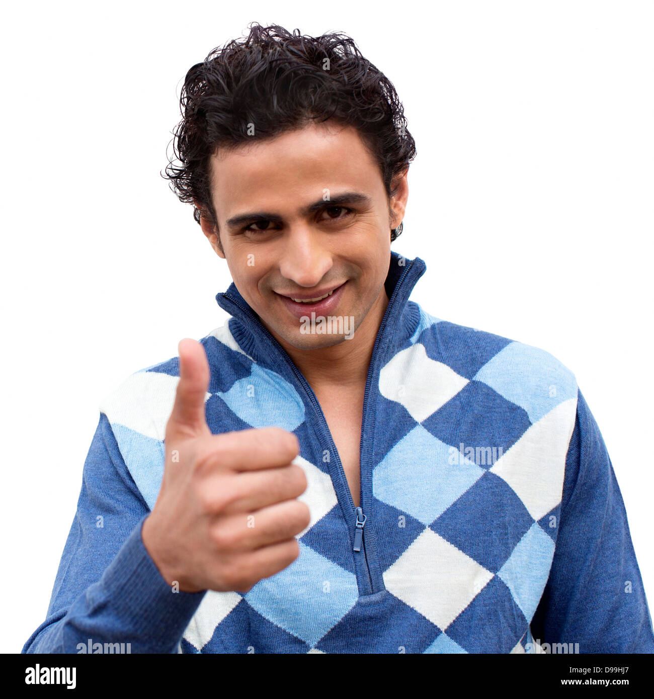 Retrato de un hombre sonriente mostrando Thumbs up sign Foto de stock