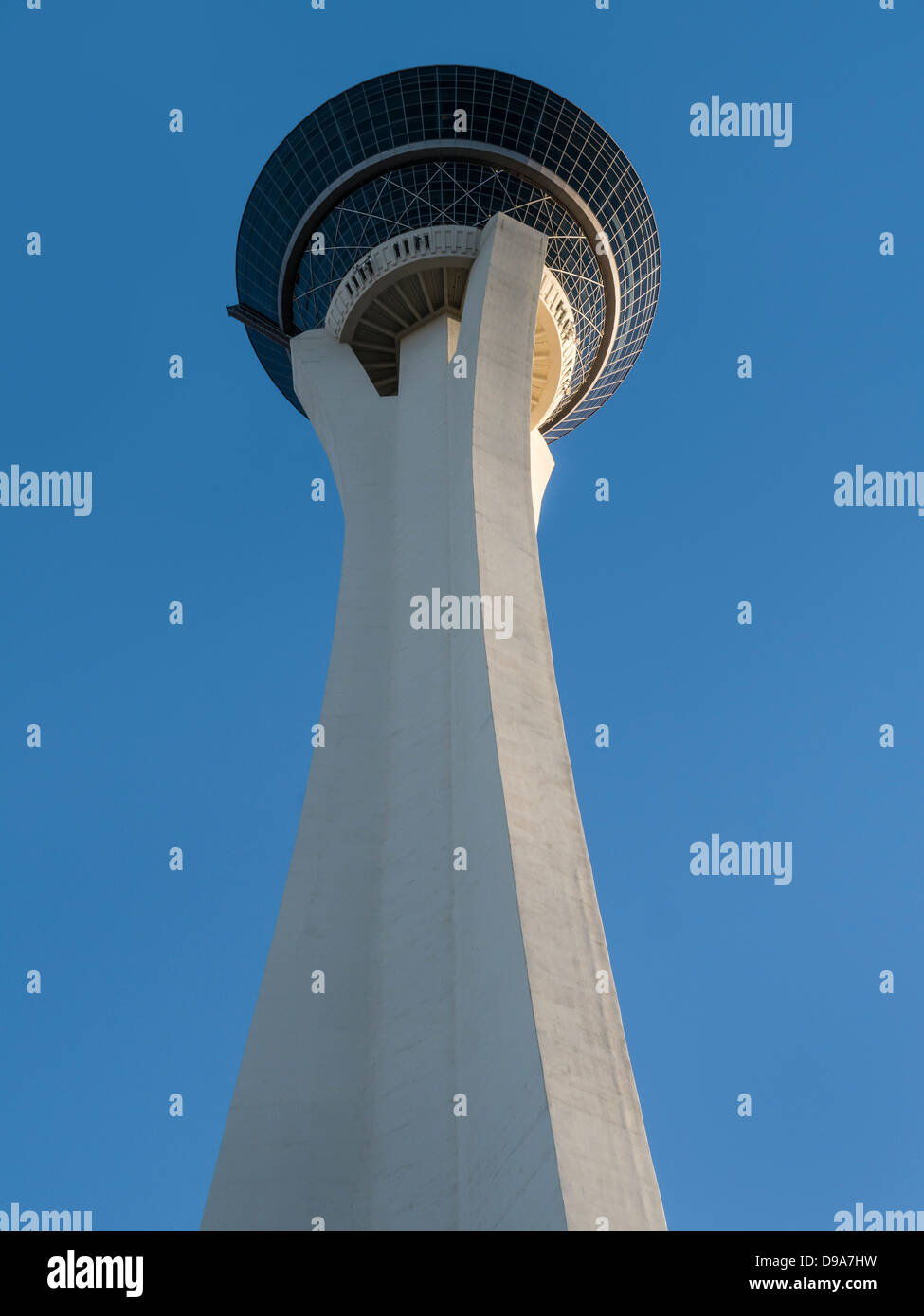 LAS VEGAS, NEVADA, Estados Unidos - 04 DE JUNIO de 2013: La torre de observación en el Stratosphere Casino Resort Hotel Foto de stock