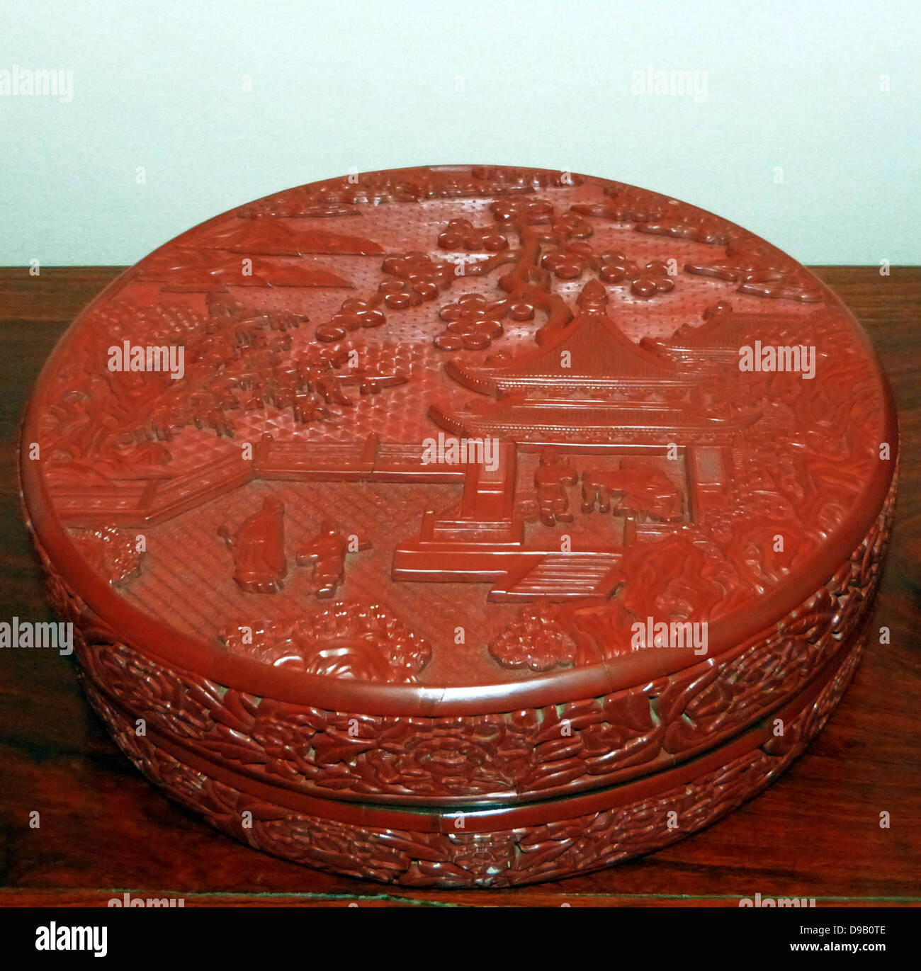 Caja con diseño del paisaje. Laca tallada en madera. 1403-24, la dinastía Ming, el reinado de Yongle período. Foto de stock