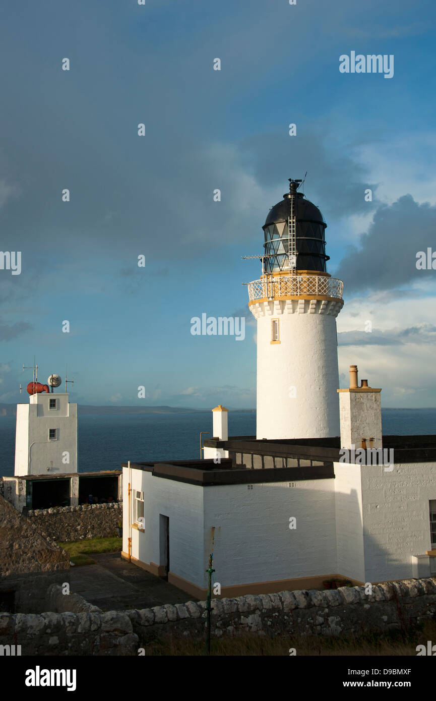Faro, Dunnett Cabeza, Escocia, Gran Bretaña, Europa, el punto más al norte de Gran Bretaña, cabeza de Pascua , Leuchtturm, Du Foto de stock
