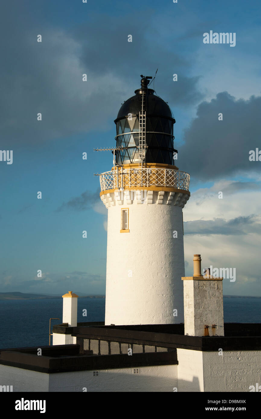 Faro, Dunnett Cabeza, Escocia, Gran Bretaña, Europa, el punto más al norte de Gran Bretaña, cabeza de Pascua , Leuchtturm, Du Foto de stock