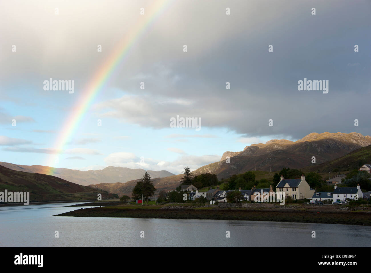 Rainbow, Dornie, Highland, Escocia, Gran Bretaña, Europa , Berge der Regenbogen, Dornie, Highland, Schottland, Grossbritannien Foto de stock