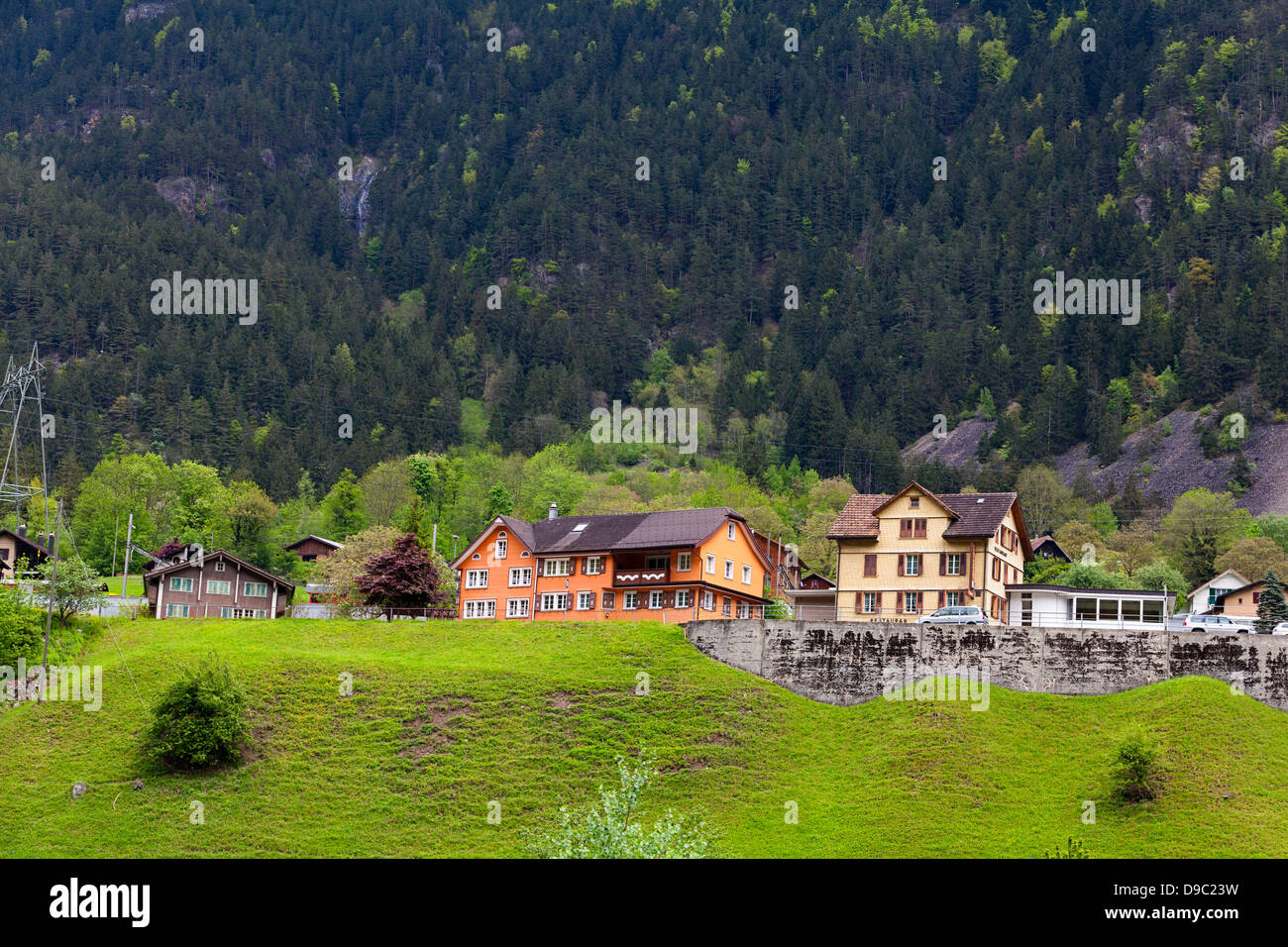 Casas en Alpes Suizos Foto de stock