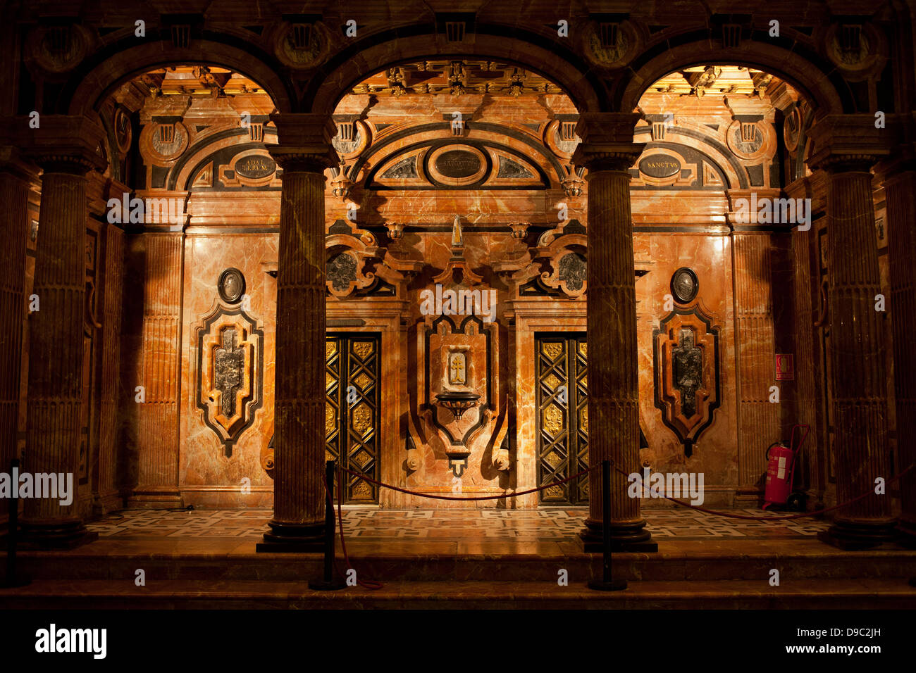 Decoración de mármol en la Catedral de Sevilla, España. Foto de stock