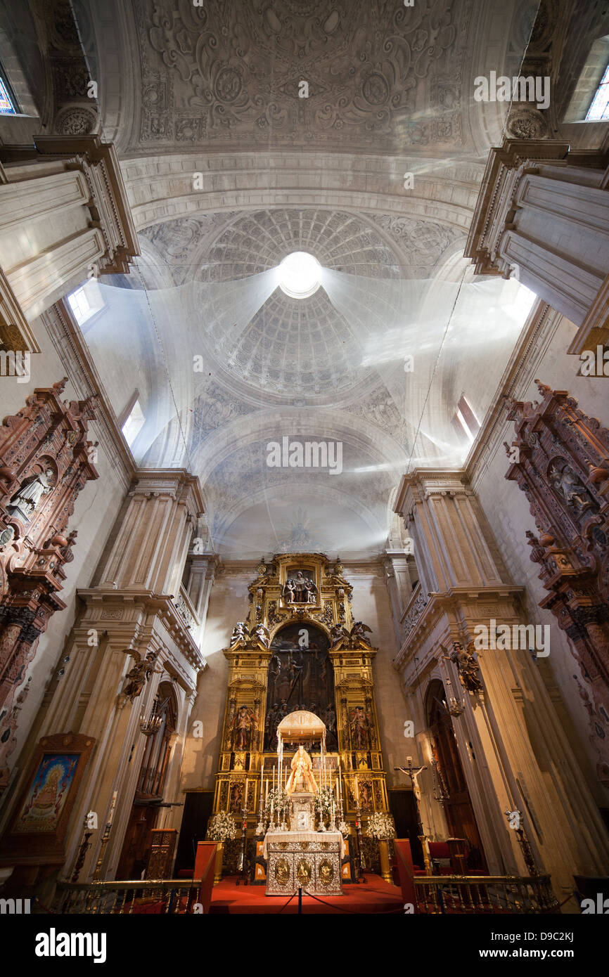 Iglesia del Sagrario interior, parte de la Catedral de Sevilla en España. Foto de stock