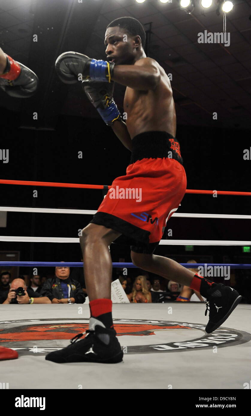 Junio 14, 2013 Santa Ynez, CA. Donte Strayhorn fue derrotado por Kevin  vatios durante un combate en la Costa Central del campeonato de boxeo en el  Chumash Casino Resort en Santa Ynez,