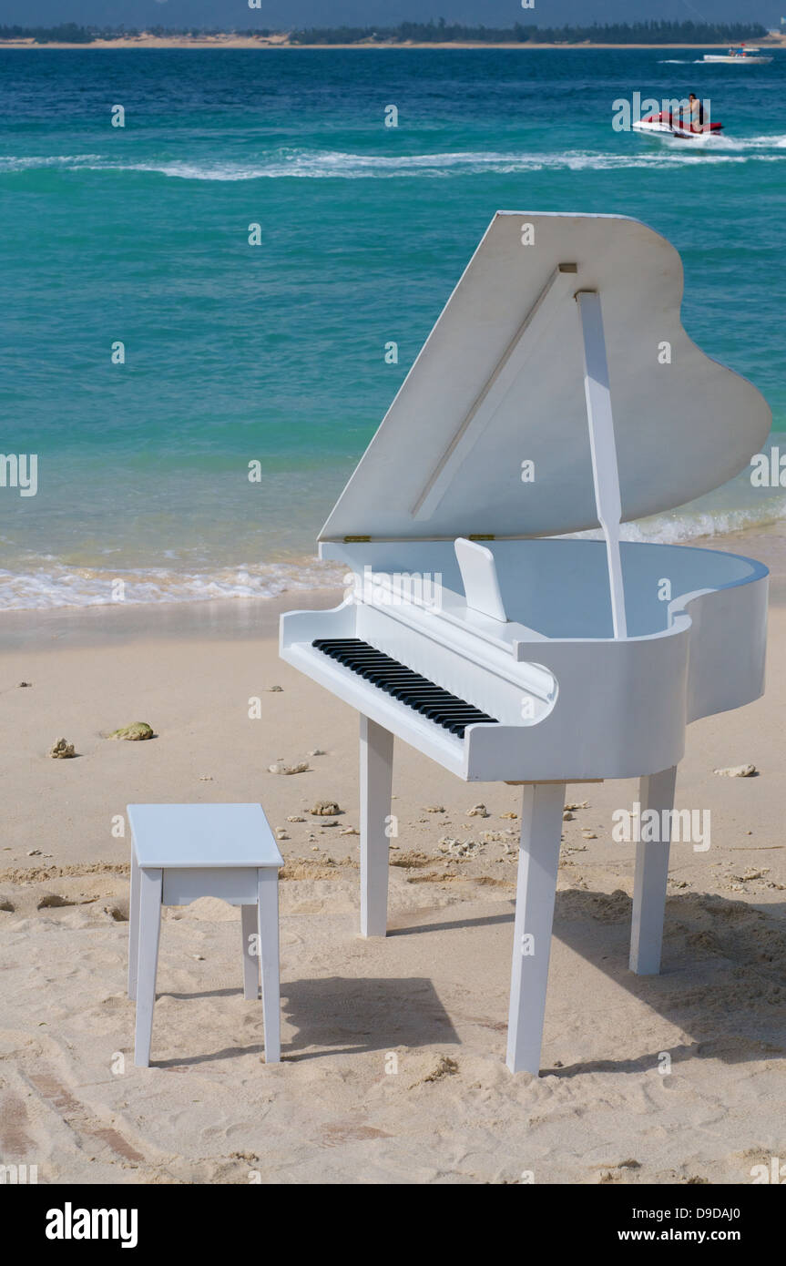 Piano en la playa fotografías e imágenes de alta resolución - Alamy