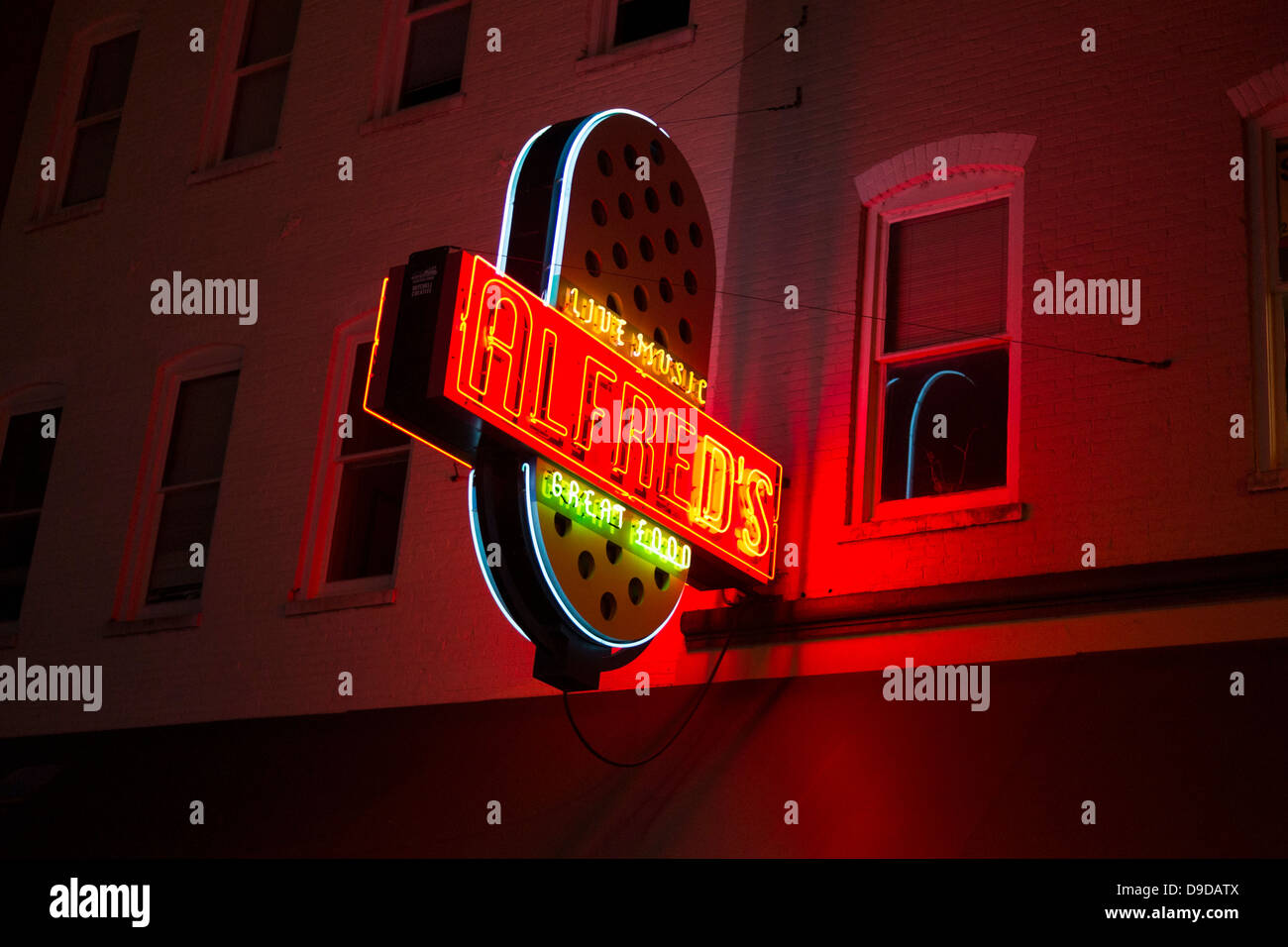 Por la noche la calle Beale, en Memphis, Tennessee. Foto de stock