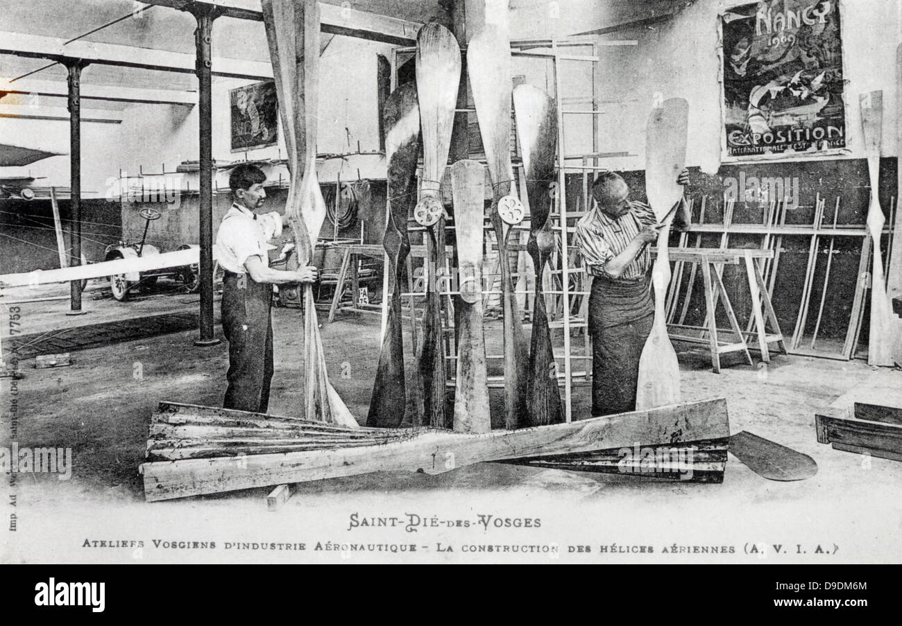 Producción de las hélices del avión en los talleres de d'Industrie Vosgiens Aeronautique, Vosges, Francia, 1910. Foto de stock
