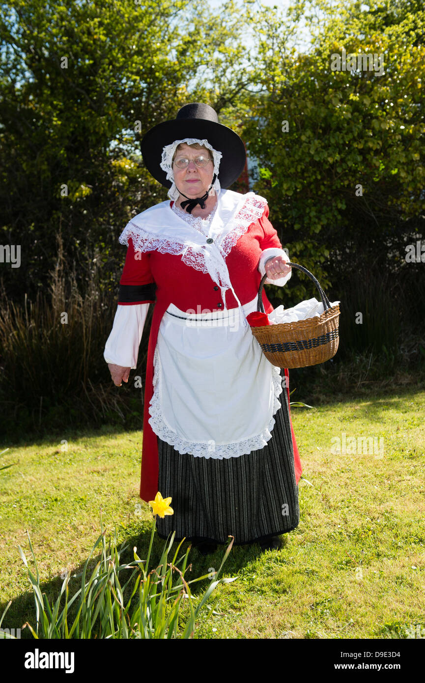 Una mujer vestida con traje tradicional galés vender dulces, antiguo  Cydweli Kidwelly, Gales, Reino Unido Fotografía de stock - Alamy