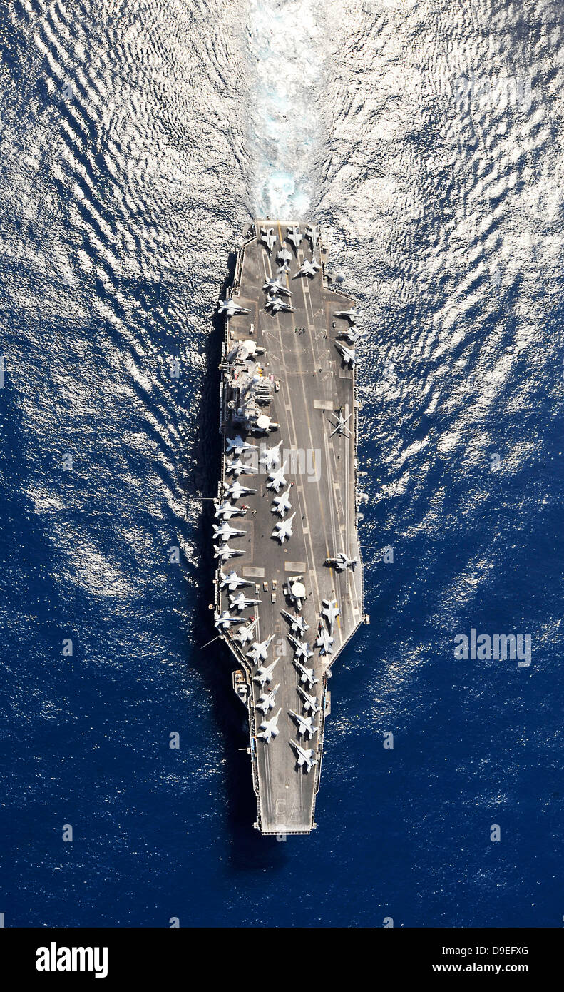 Vista aérea del portaaviones USS Harry S. Truman. Foto de stock