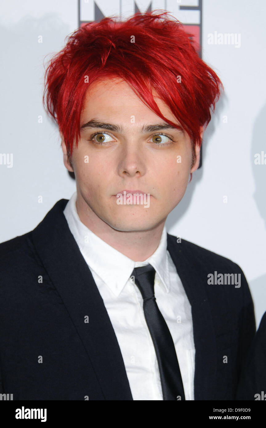 Gerard Way de My Chemical Romance ondas de choque NME Awards 2011 celebrado  en el O2 Academy Brixton - Llegadas de Londres, Inglaterra - 23.02.11  Fotografía de stock - Alamy