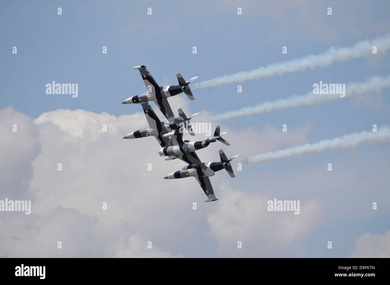 El equipo Jet Black Diamond volar en formación de diamante. Foto de stock