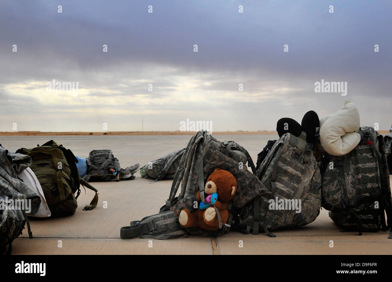 Morrales militares fotografías e imágenes de alta resolución - Alamy