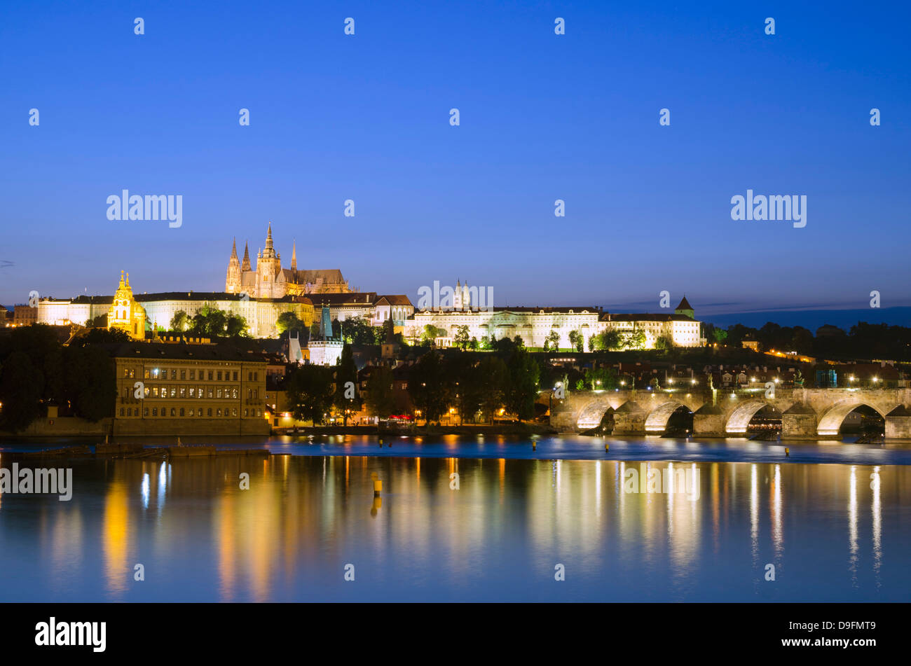 Catedral de San Vito y el Castillo de Praga, Sitio del Patrimonio Mundial de la UNESCO, Praga, República Checa Foto de stock