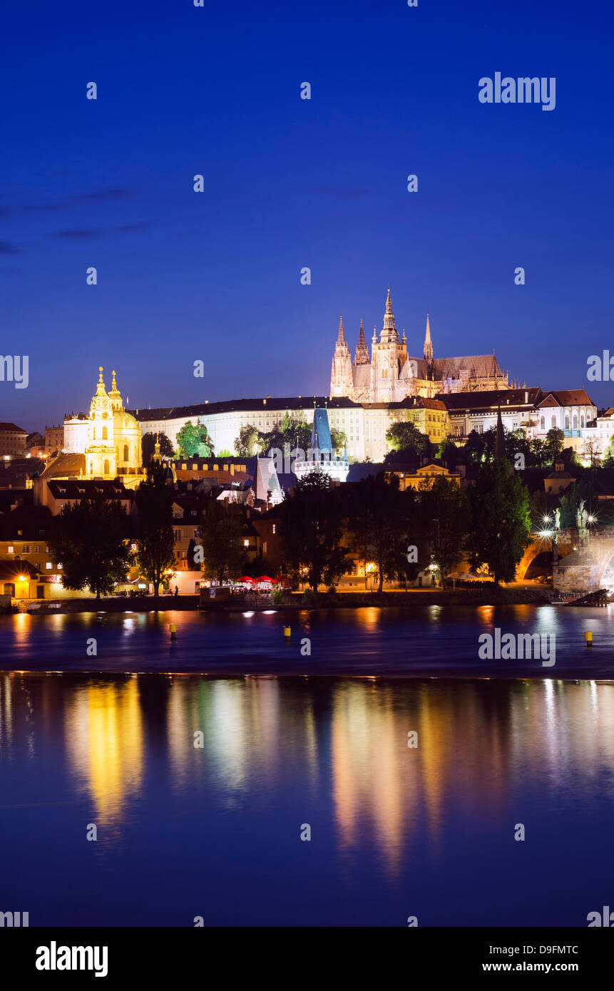 Catedral de San Vito y el Castillo de Praga, Sitio del Patrimonio Mundial de la UNESCO, Praga, República Checa Foto de stock