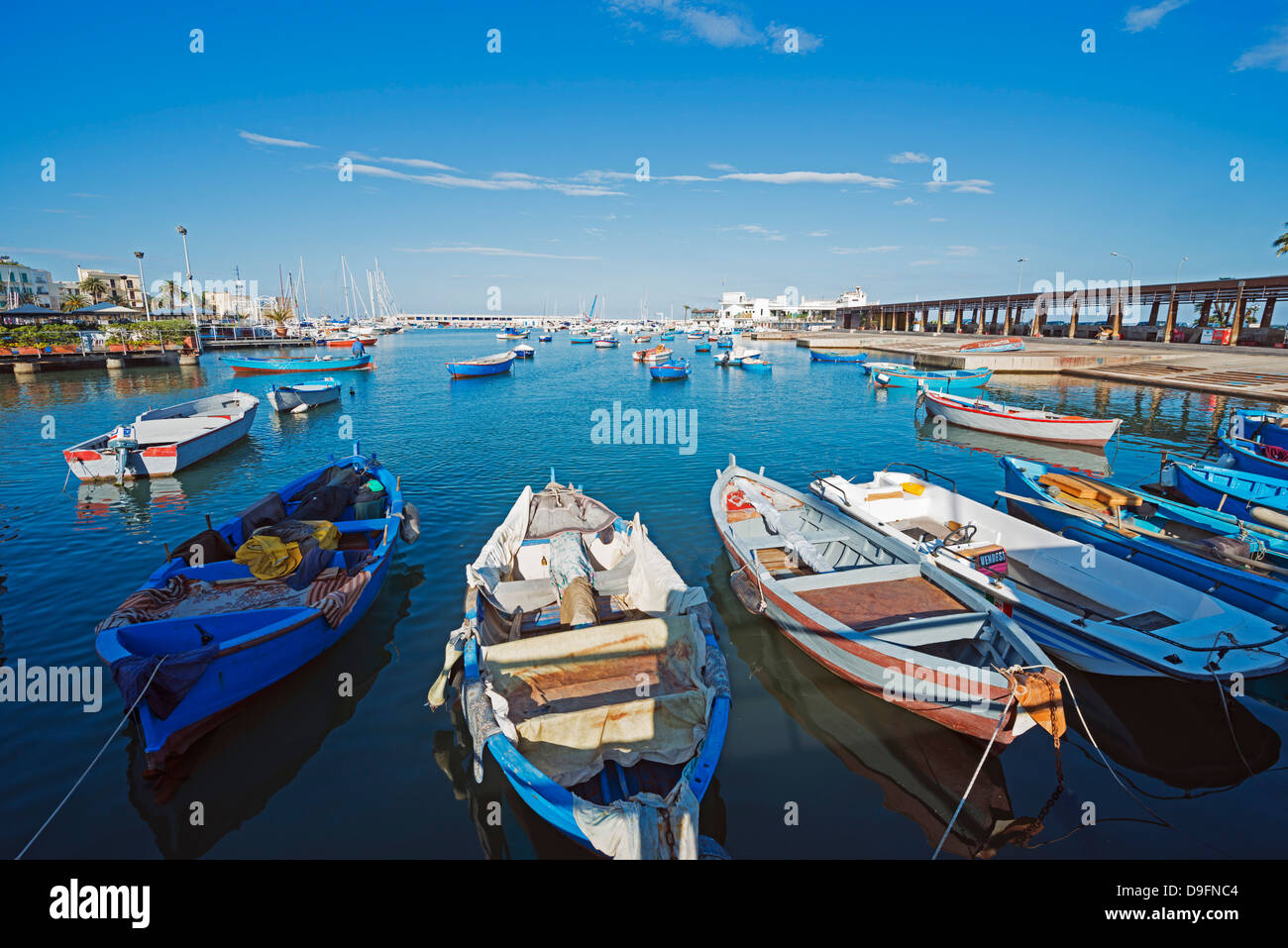 Paseo marítimo, del Puerto de Bari, Puglia, Italia Foto de stock
